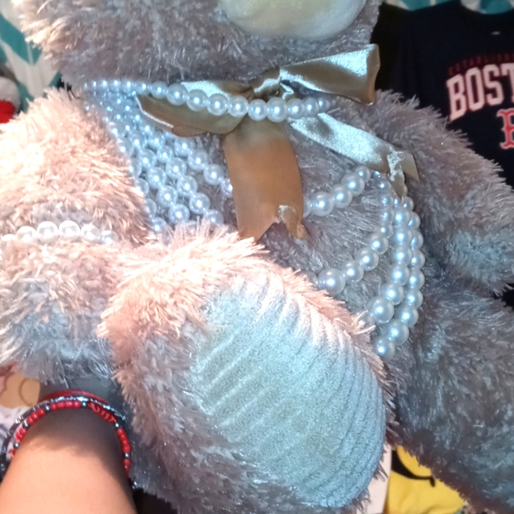 Pearl necklace and bracelet very cute and fancy
